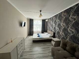 Гостиница Адмирал клуб Заозёрное Классический четырехместный номер-1